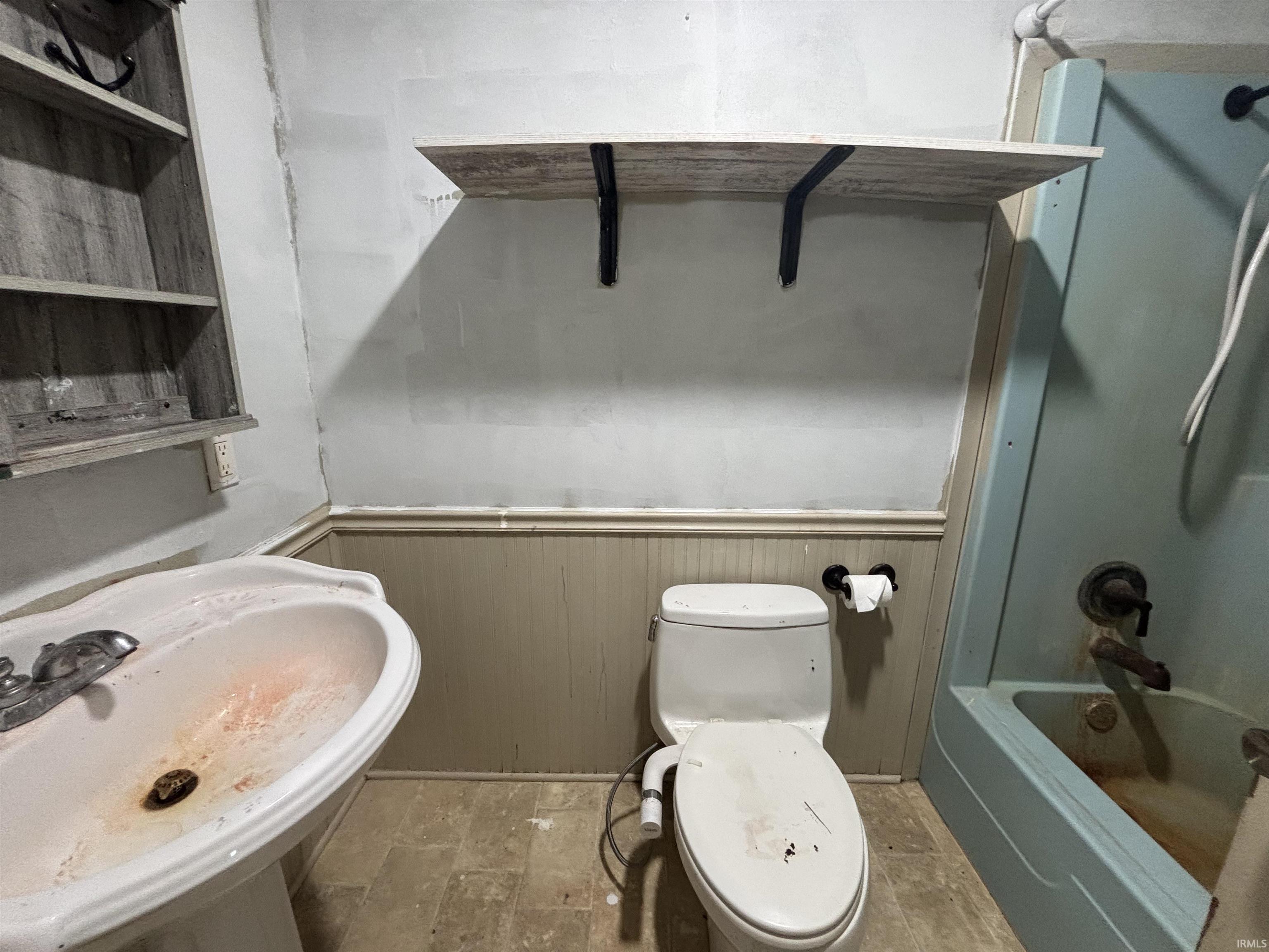 Lagrange, Indiana 46761, United States, 3 Bedrooms Bedrooms, ,2 BathroomsBathrooms,Residential,Pending,151517