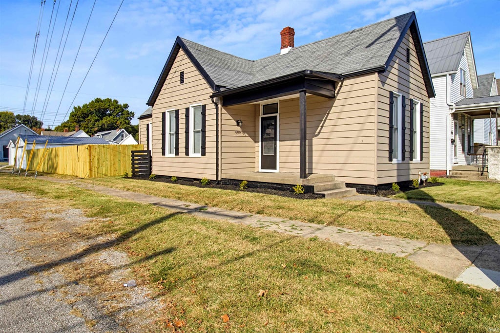 Photo of 600 Hess Avenue, Evansville, IN 47712 (MLS # 202644954)