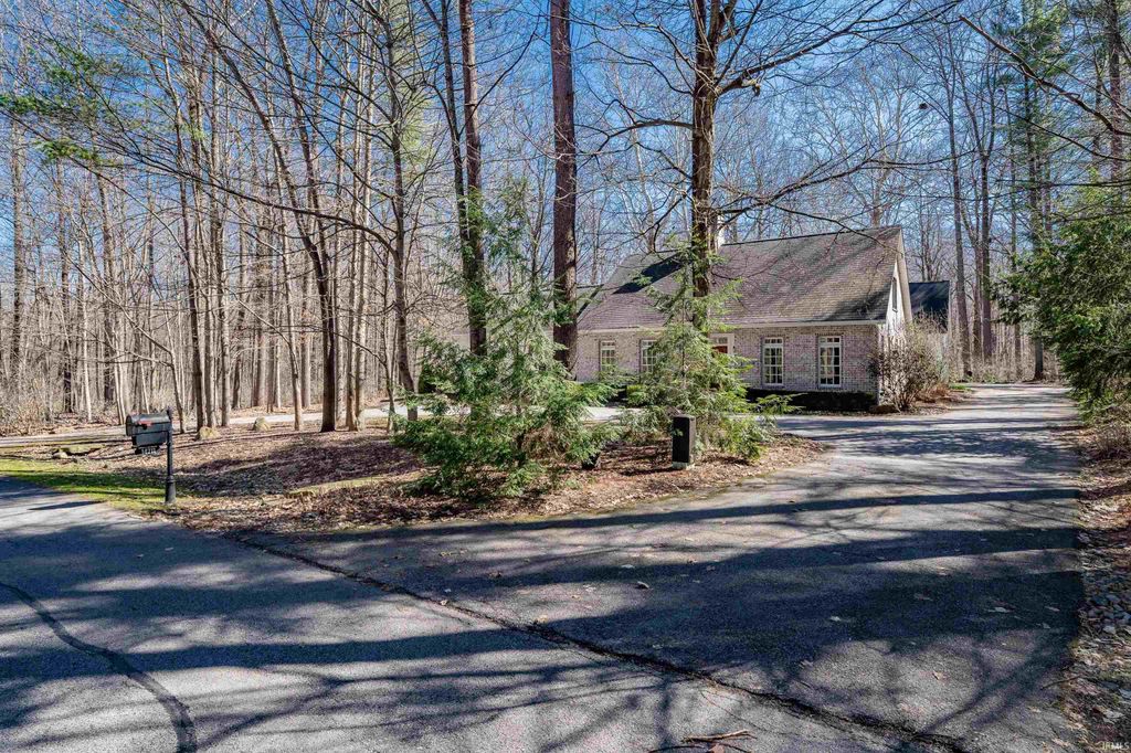 Photo of 14711 Walnut Creek Drive, Fort Wayne, IN 46814 (MLS # 202608057)