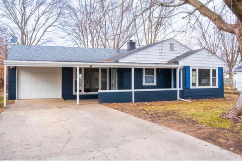 Photo of 2514 Walker Avenue, Kokomo, IN 46901 (MLS # 202605799)