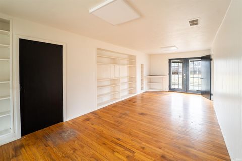 Tiny photo for 2514 Walker Avenue, Kokomo, IN 46901 (MLS # 202605799)