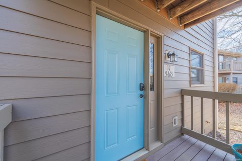 Photo of 9465 S Pointe Retreat Drive, Bloomington, IN 47401 (MLS # 202605381)