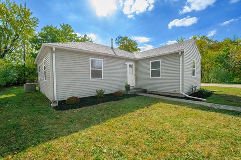 Tiny photo for 3313 W Torquay Road, Muncie, IN 47304 (MLS # 202625158)