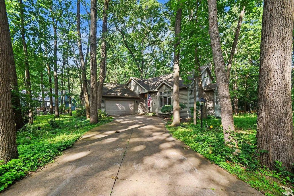 Photo of 51171 Streamwood Drive, Granger, IN 46530 (MLS # 202626652)