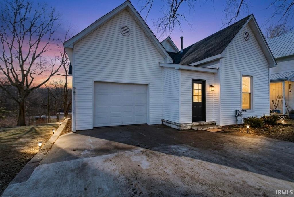 Photo of 206 S MAIN Street, Jonesboro, IN 46938 (MLS # 202606502)