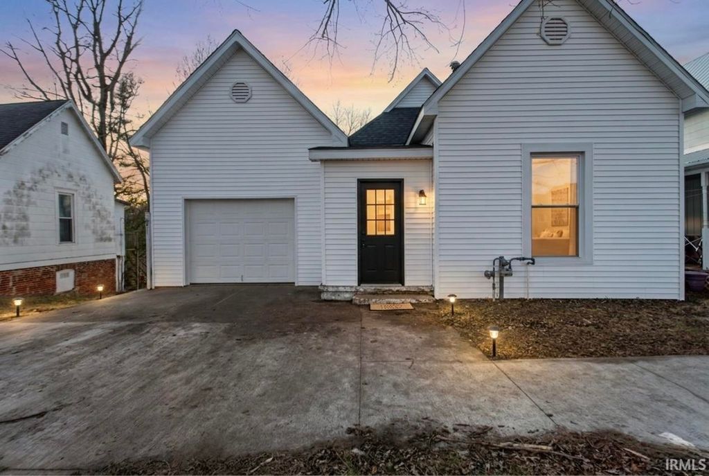 Photo of 206 S MAIN Street, Jonesboro, IN 46938 (MLS # 202606502)