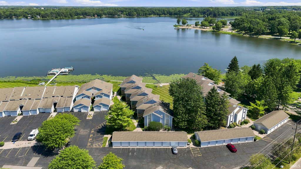 Photo of 800 E Arthur Street #B-8, Warsaw, IN 46580 (MLS # 202630286)