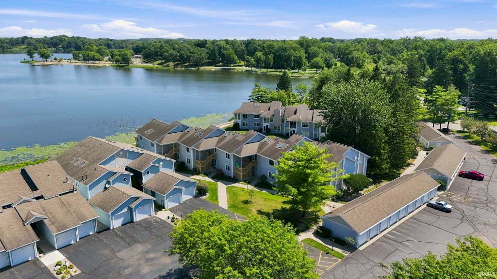 Photo of 800 E Arthur Street #B-8, Warsaw, IN 46580 (MLS # 202630286)
