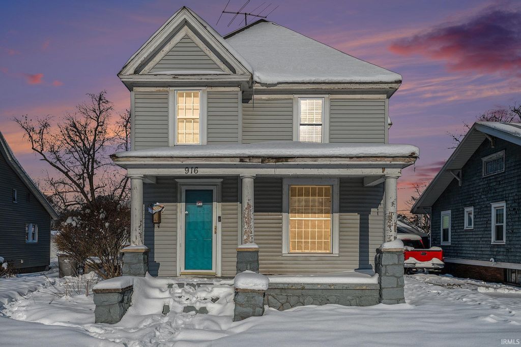 Photo of 916 E Beardsley Avenue, Elkhart, IN 46514 (MLS # 202548378)