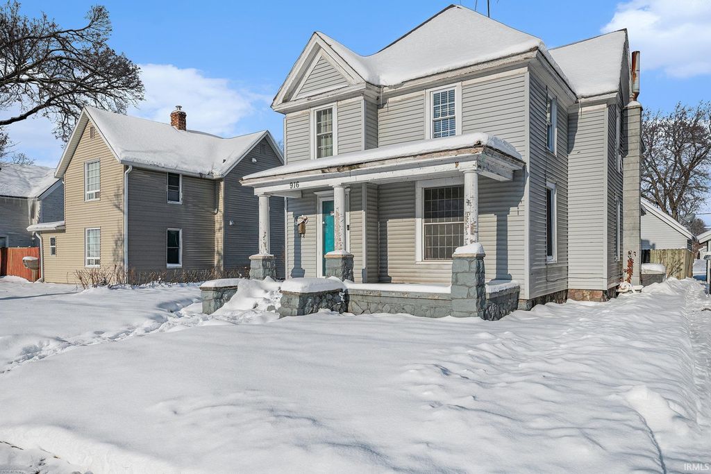 Photo of 916 E Beardsley Avenue, Elkhart, IN 46514 (MLS # 202548378)