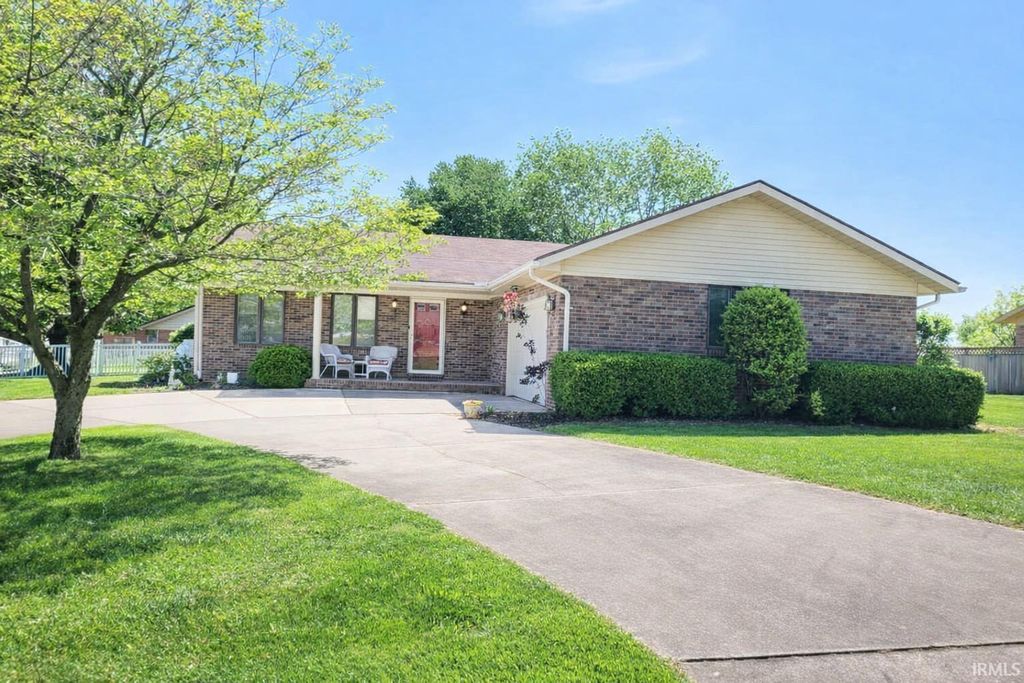 Photo of 1116 Cherry Hills Drive, Mount Vernon, IN 47620 (MLS # 202616486)