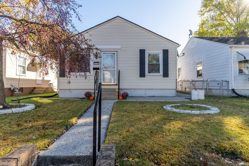 Photo of 2049 Phenie Street, Fort Wayne, IN 46802 (MLS # 202542951)