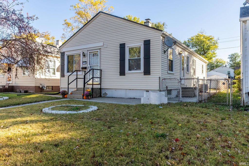 Photo of 2049 Phenie Street, Fort Wayne, IN 46802 (MLS # 202542951)