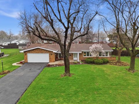 Photo of 3432 Chancellor Drive, Fort Wayne, IN 46815 (MLS # 202611435)