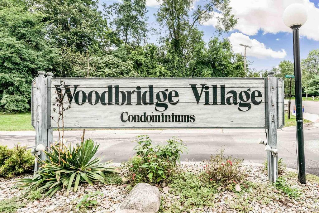 Photo of 18015 Stoneridge Drive #14, South Bend, IN 46637 (MLS # 202602581)