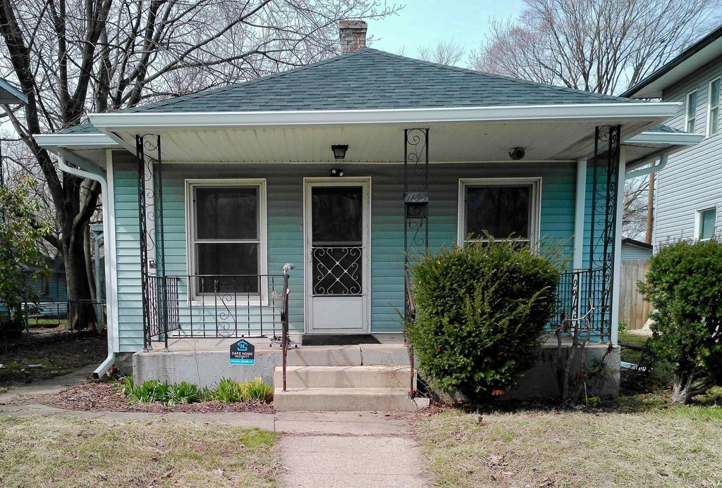 Photo of 1133 N Brookfield Street, South Bend, IN 46628 (MLS # 202609814)