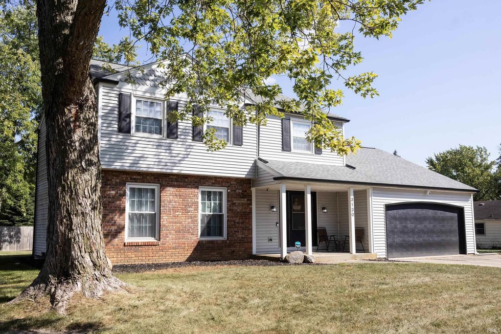 Photo of 3130 Bellshire Way, Fort Wayne, IN 46815 (MLS # 202545988)