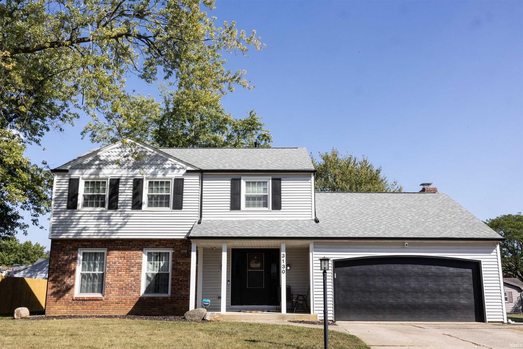 Photo of 3130 Bellshire Way, Fort Wayne, IN 46815 (MLS # 202545988)