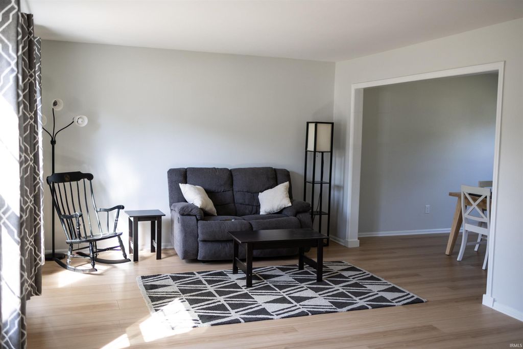 Photo of 3130 Bellshire Way, Fort Wayne, IN 46815 (MLS # 202545988)