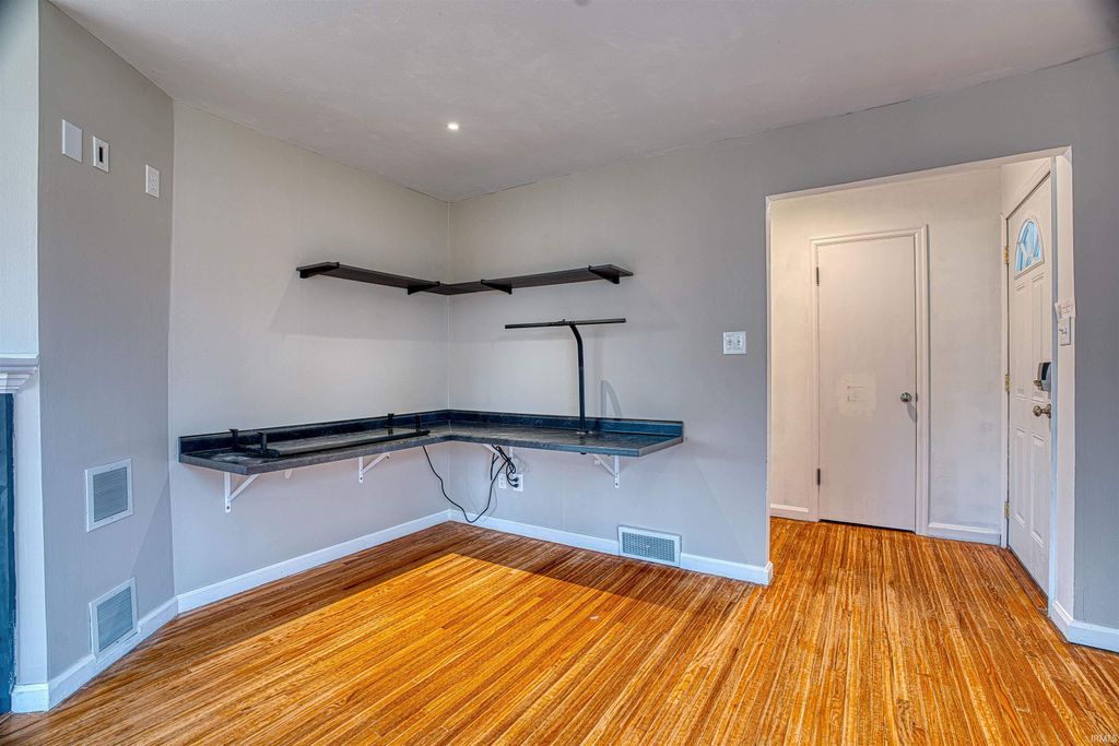 Photo of 1117 S Englewood Avenue, Evansville, IN 47714 (MLS # 202548485)