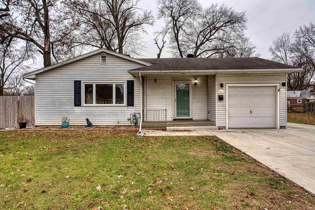 Photo of 1117 S Englewood Avenue, Evansville, IN 47714 (MLS # 202548485)