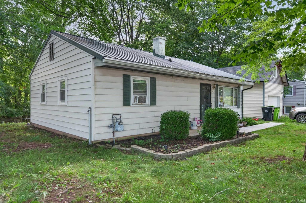 Photo of 707 Walnut Avenue, Logansport, IN 46947 (MLS # 202627667)