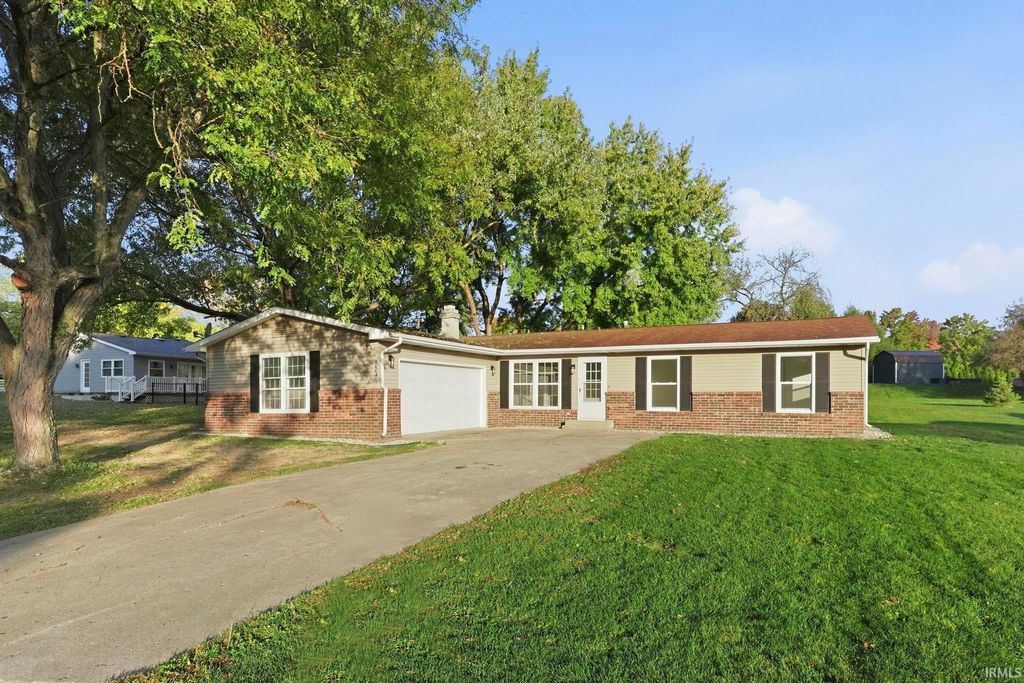Photo of 1004 Fall Creek Avenue, Kendallville, IN 46755 (MLS # 202544408)