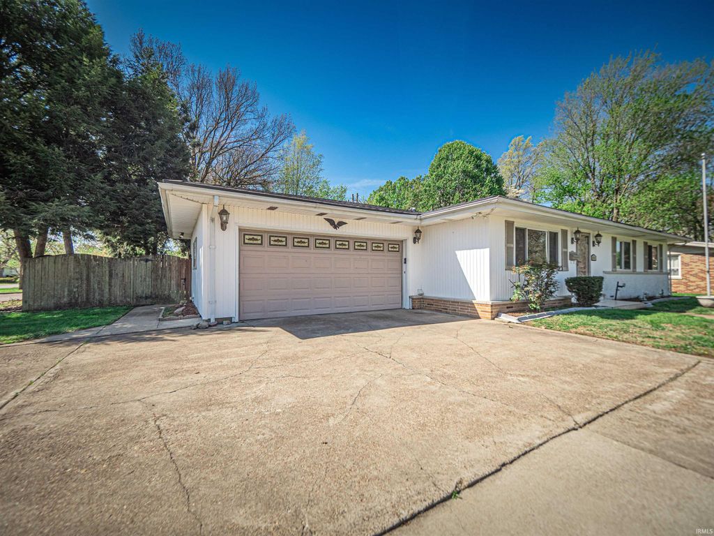 Photo of 2051 Mahrendale Avenue, Evansville, IN 47714 (MLS # 202612386)