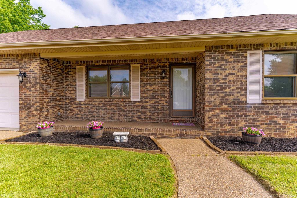 Photo of 7524 E Blackford Avenue, Evansville, IN 47715 (MLS # 202616852)