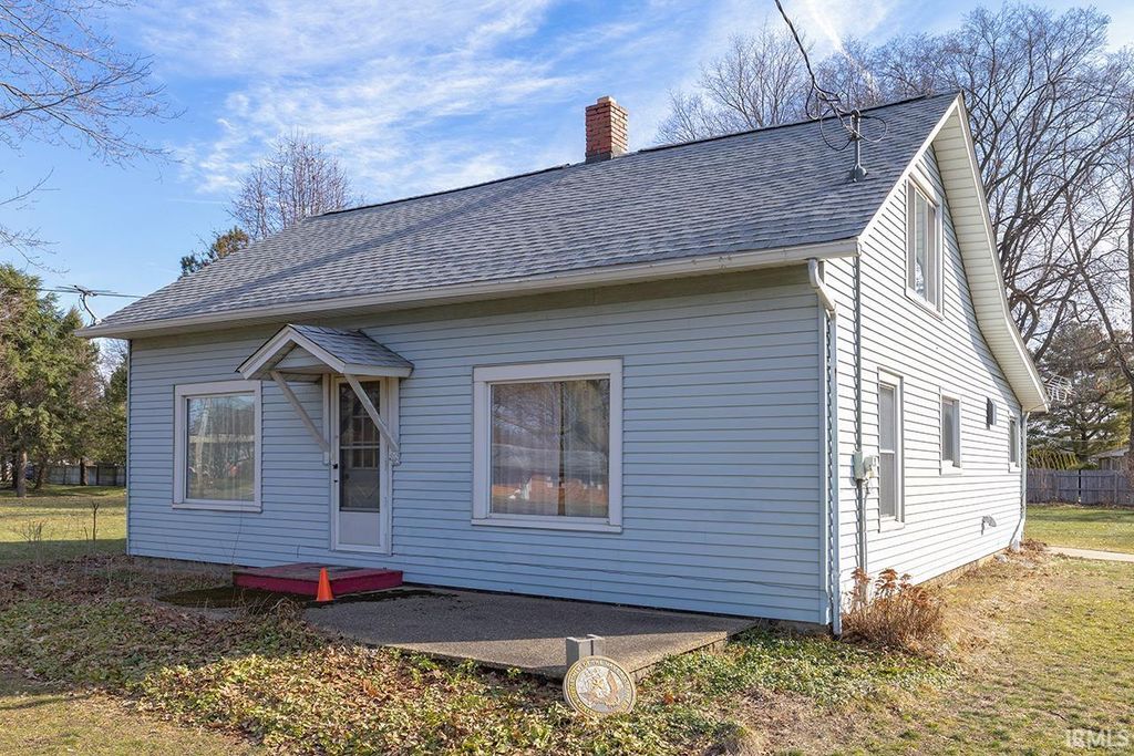 Photo of 53084 County Road 9, Elkhart, IN 46514 (MLS # 202548462)