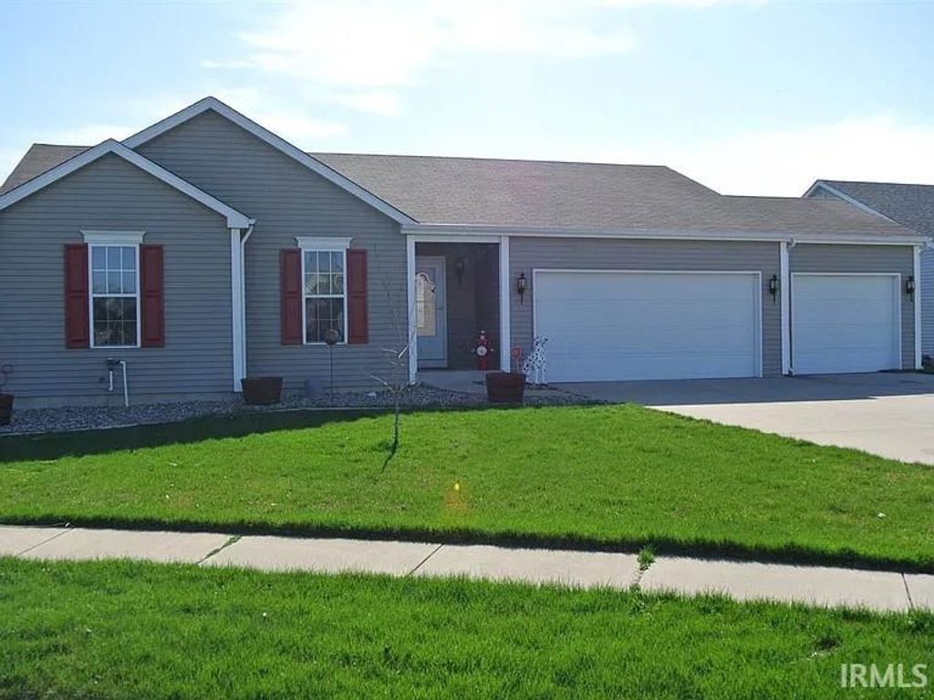 Photo of 516 Loveland Pass Court, Osceola, IN 46561 (MLS # 202606780)