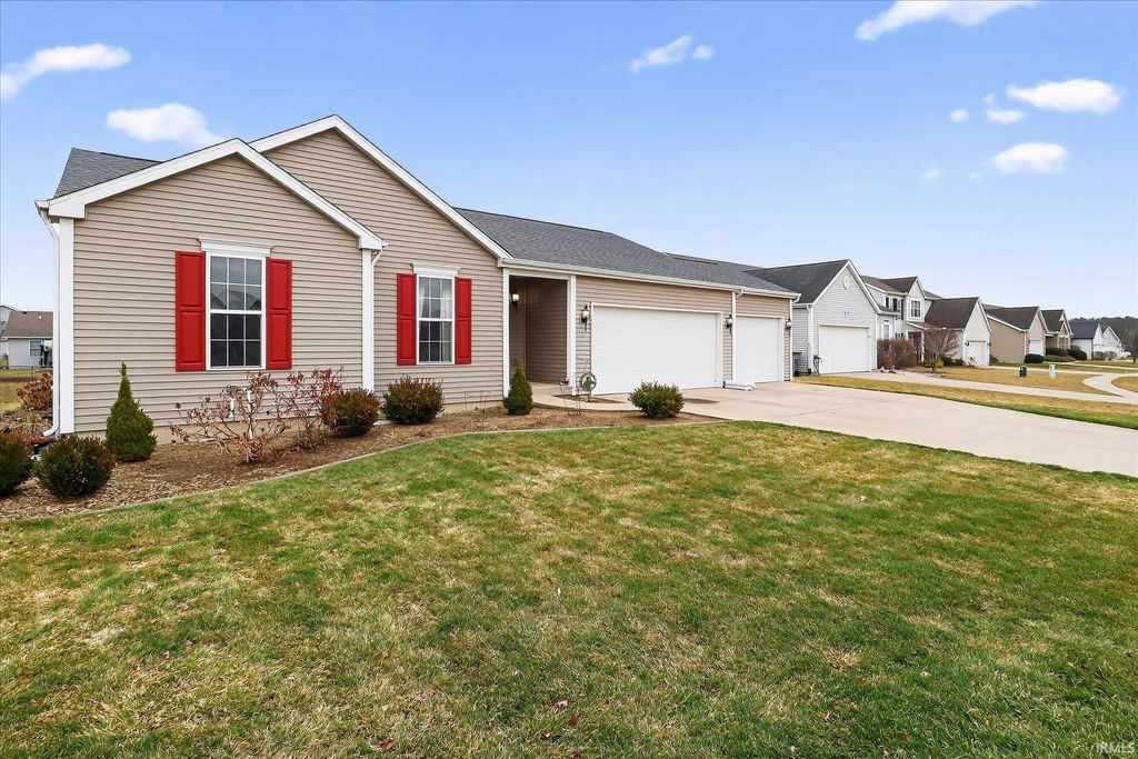 Photo of 516 Loveland Pass Court, Osceola, IN 46561 (MLS # 202606780)