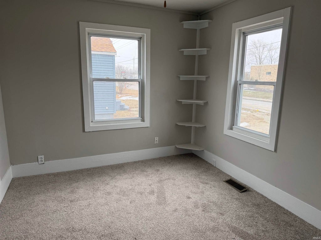Photo of 511 E Pettit Avenue, Fort Wayne, IN 46806 (MLS # 202639856)