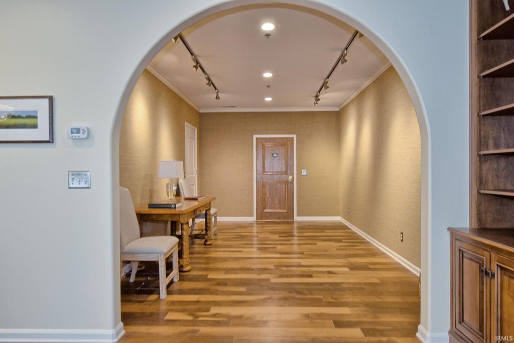 Photo of 101 SE Third Street #3E, Evansville, IN 47708 (MLS # 202614191)