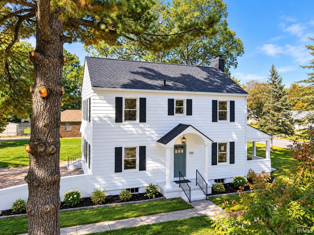 Photo of 1201 Woodlawn Boulevard, South Bend, IN 46616 (MLS # 202642095)