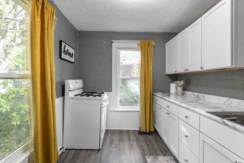 Tiny photo for 119 N Eddy Street, South Bend, IN 46617 (MLS # 202545282)