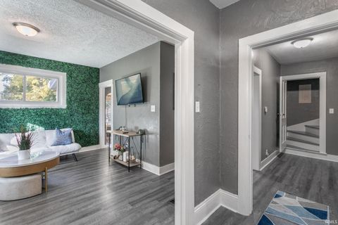 Tiny photo for 119 N Eddy Street, South Bend, IN 46617 (MLS # 202545282)