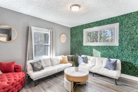 Tiny photo for 119 N Eddy Street, South Bend, IN 46617 (MLS # 202545282)