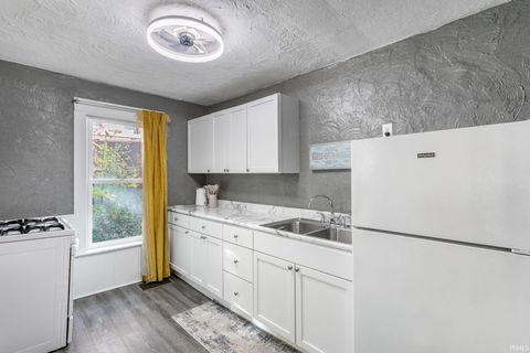 Tiny photo for 119 N Eddy Street, South Bend, IN 46617 (MLS # 202545282)