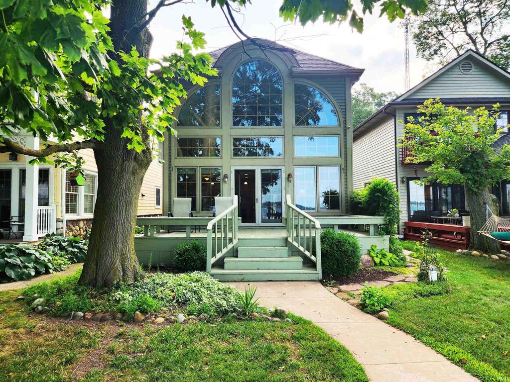 Photo of 336 E Clear Lake Drive, Fremont, IN 46737 (MLS # 202632360)