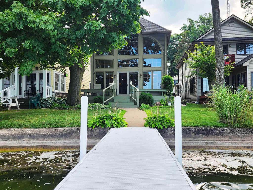 Photo of 336 E Clear Lake Drive, Fremont, IN 46737 (MLS # 202632360)