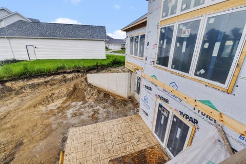 Tiny photo for 18416 Donegal Drive, South Bend, IN 46637 (MLS # 202629217)