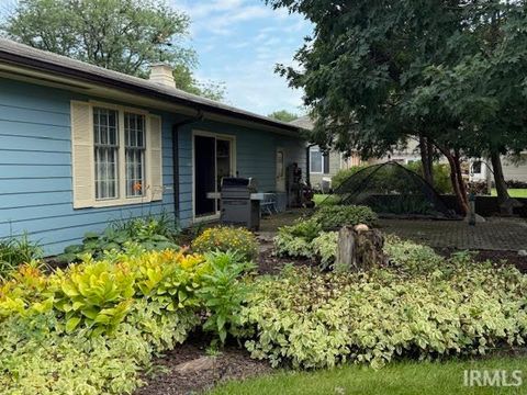 Tiny photo for 208 Park Row, Flora, IN 46929 (MLS # 202529059)