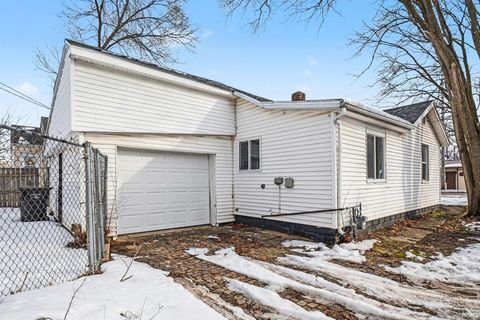 Tiny photo for 531 S Logan Street, South Bend, IN 46615 (MLS # 202604791)