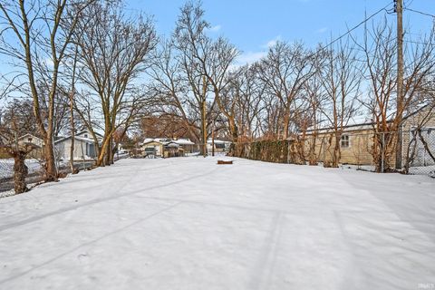 Tiny photo for 531 S Logan Street, South Bend, IN 46615 (MLS # 202604791)
