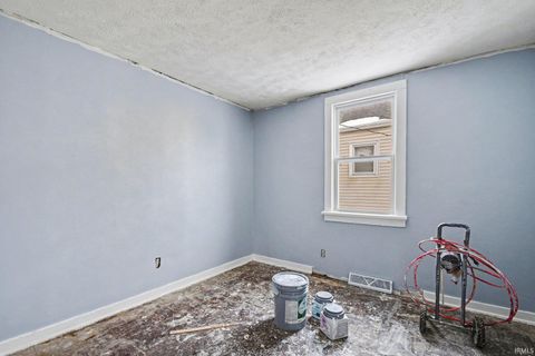 Tiny photo for 531 S Logan Street, South Bend, IN 46615 (MLS # 202604791)