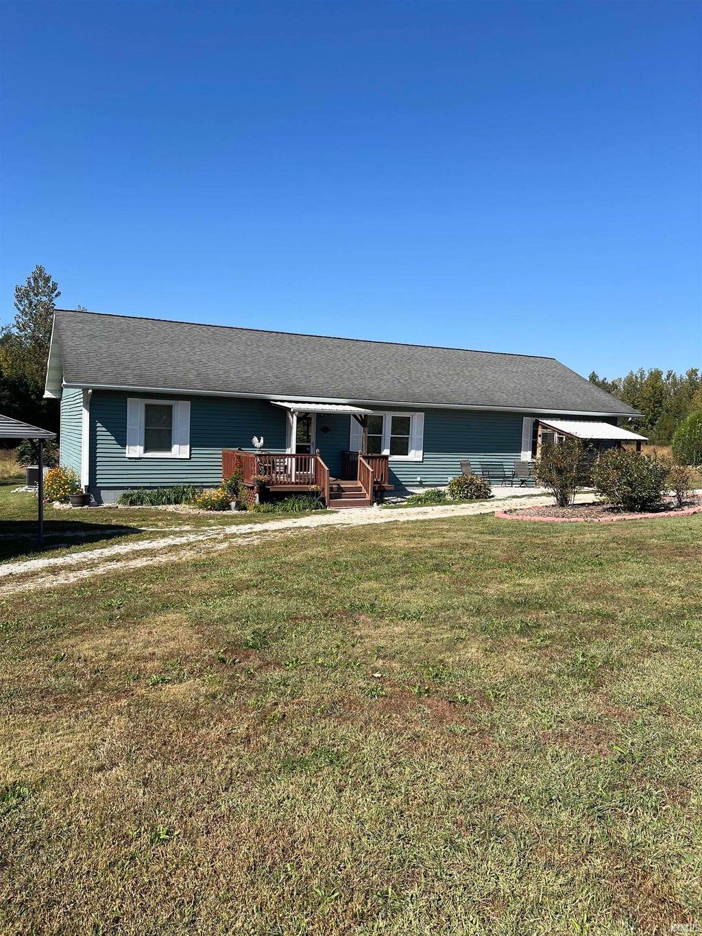 Photo of 4700 Calico Drive, Mount Vernon, IN 47620 (MLS # 202642353)