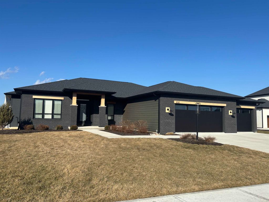 Photo of 6161 Bateleur Court, Fort Wayne, IN 46845 (MLS # 202605334)