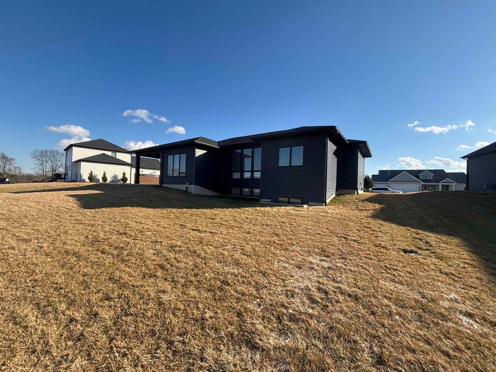 Photo of 6161 Bateleur Court, Fort Wayne, IN 46845 (MLS # 202605334)