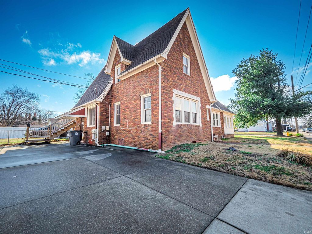 Photo of 1700 E Blackford Avenue, Evansville, IN 47714 (MLS # 202606381)